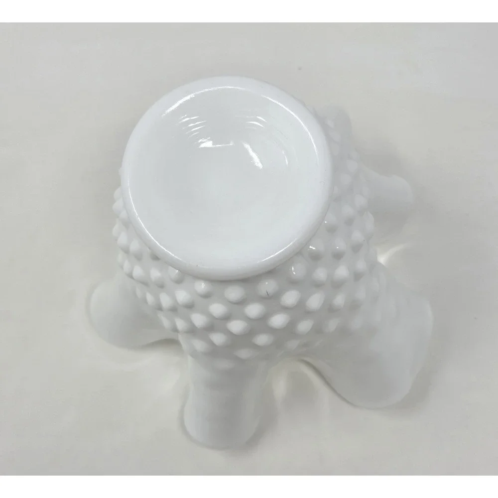 Unmarked white hobnail